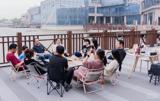走到树下，再翻开一页活动封面